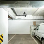 Vivid With Balcony With Free Private Parking