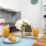 Vivid With Balcony With Free Private Parking Lejlighed