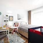 Vivid With Balcony With Free Private Parking Lejlighed Budapest