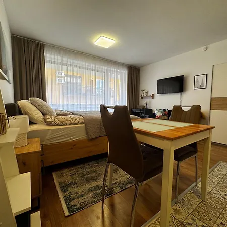 Vivid With Balcony Apartment Budapest