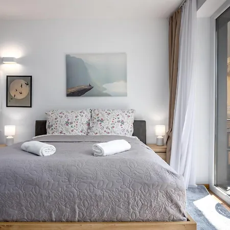 דירה Vivid With Balcony With Free Private Parking *