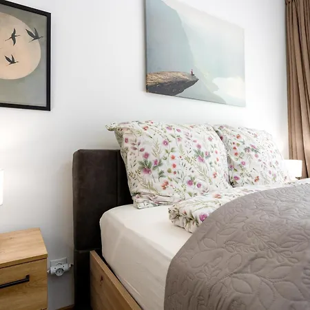 דירה Vivid With Balcony With Free Private Parking *