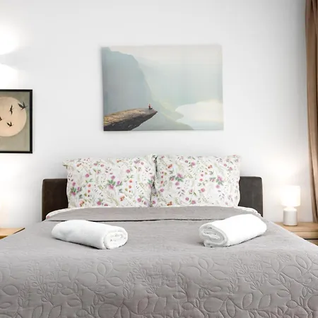 Vivid With Balcony With Free Private Parking * בודפשט