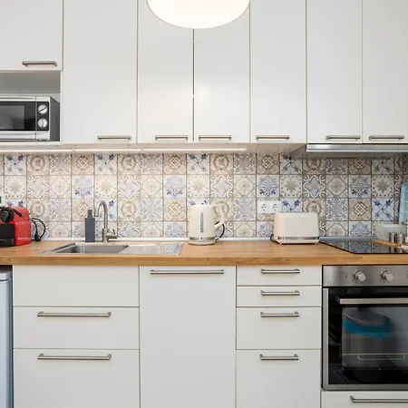 Vivid With Balcony With Free Private Parking Apartmán