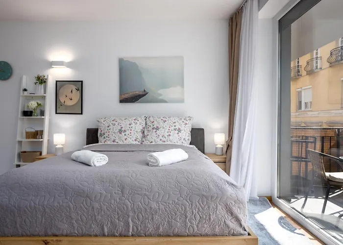 Appartement Vivid With Balcony With Free Private Parking *