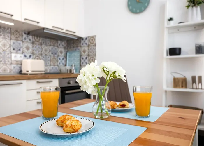 Vivid With Balcony With Free Private Parking Appartement