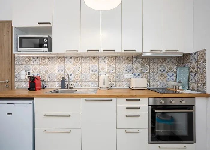 Vivid With Balcony With Free Private Parking Appartement