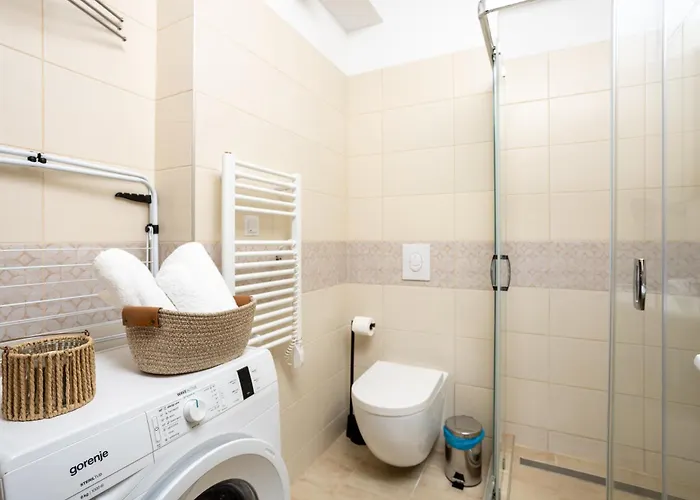 Vivid With Balcony With Free Private Parking Appartement